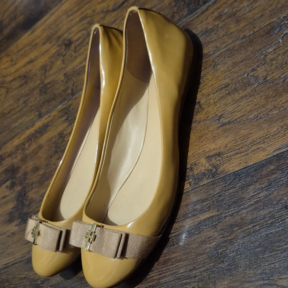 Tory Burch Mustard Yellow Patent Bow Ballet Flats - Picture 3 of 4
